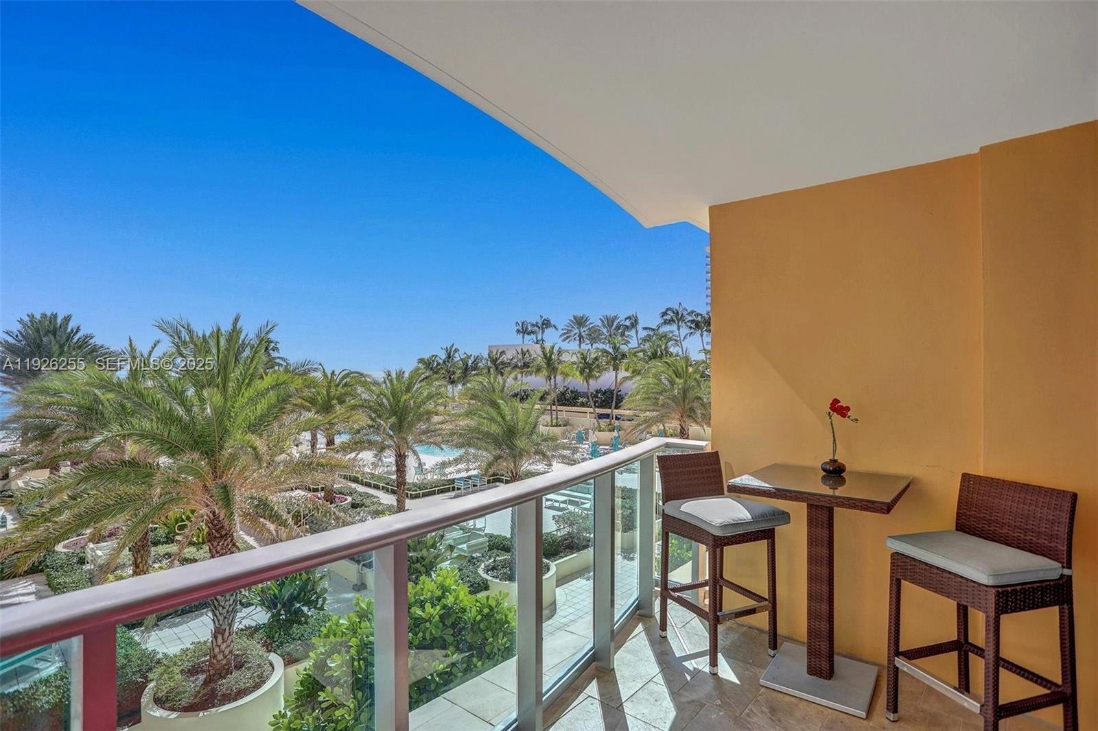 WAVE CONDO - Residential