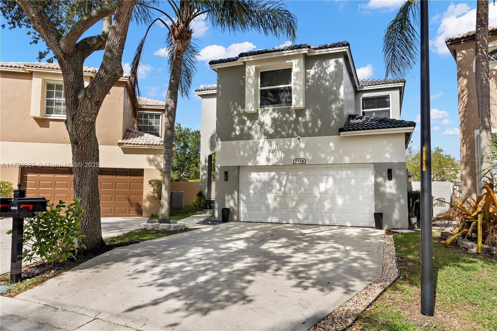 5854 Eagle Cay Cir