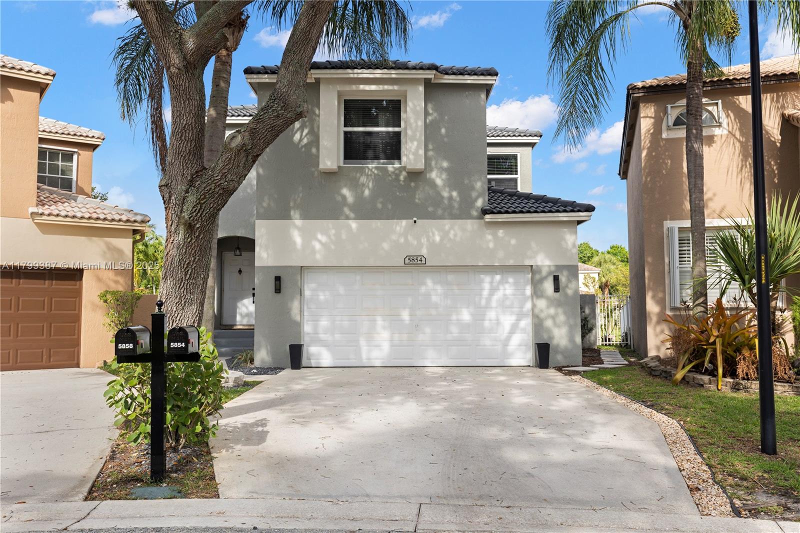 Property for Sale at 5854 Eagle Cay Cir, Coconut Creek, Broward County, Florida - Bedrooms: 4 
Bathrooms: 4  - $699,000