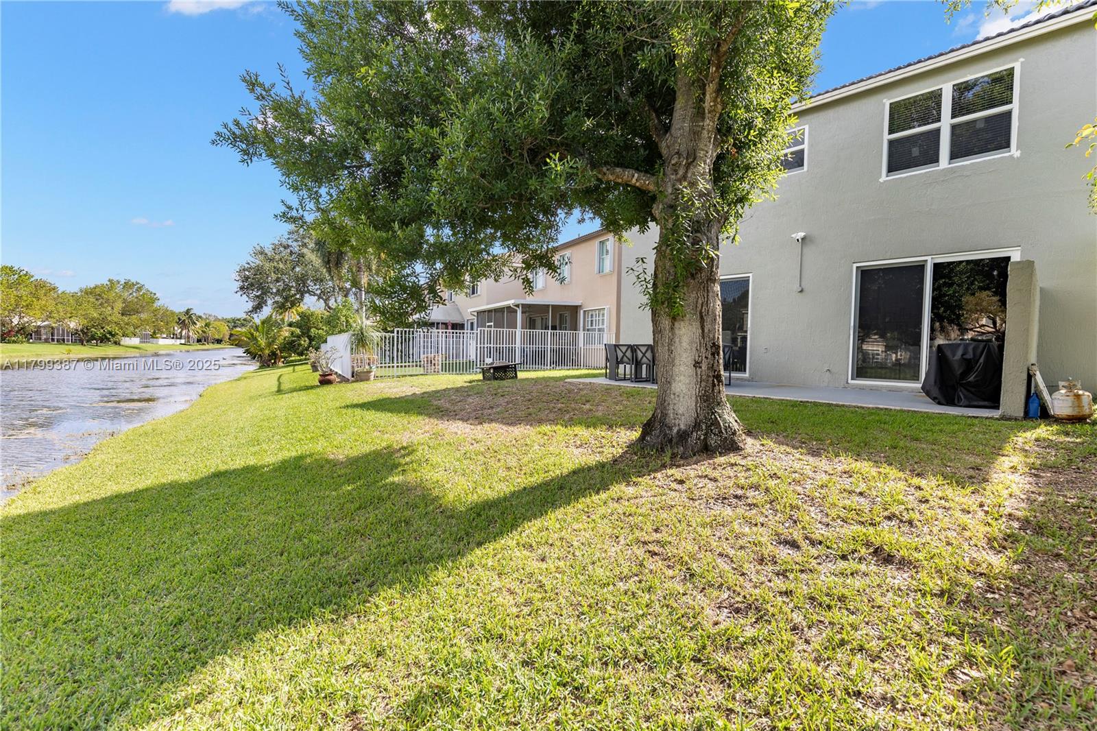 REGENCY LAKES AT COCONUT - Residential