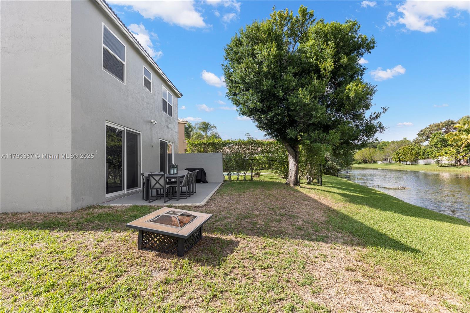 REGENCY LAKES AT COCONUT - Residential