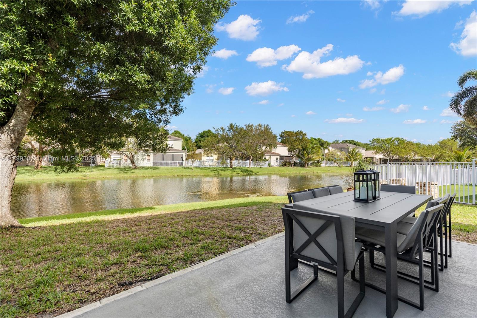 REGENCY LAKES AT COCONUT - Residential