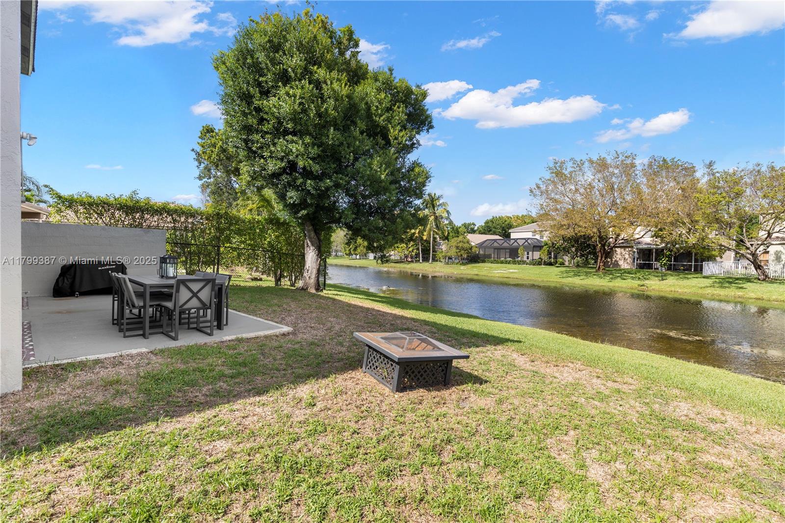 REGENCY LAKES AT COCONUT - Residential