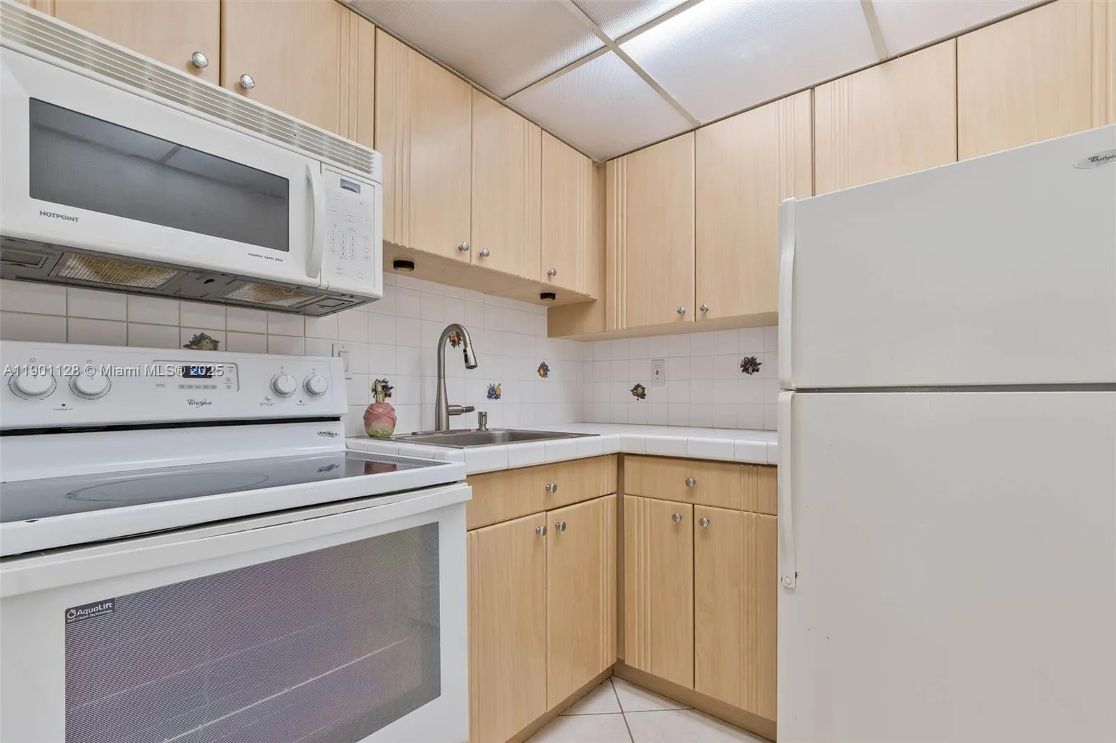 Pinecrest, Florida 33156, United States, 1 Bedroom Bedrooms, ,1 BathroomBathrooms,Residential,Active,232437