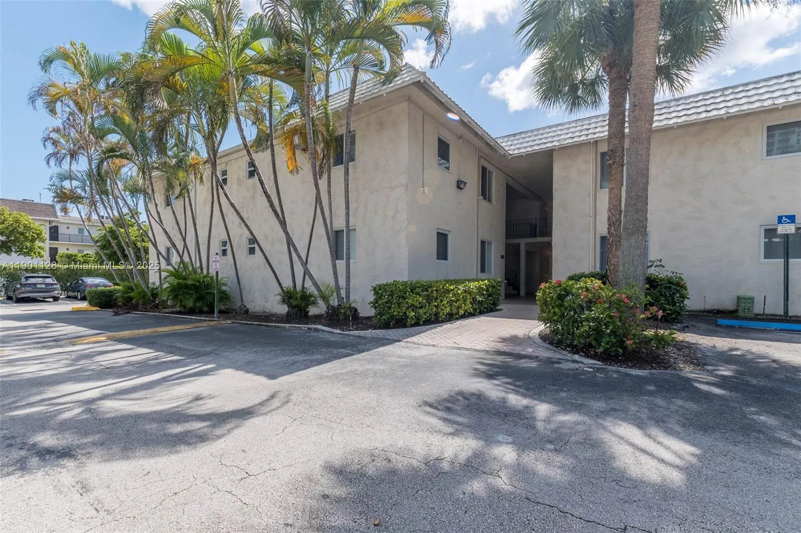 Pinecrest, Florida 33156, United States, 1 Bedroom Bedrooms, ,1 BathroomBathrooms,Residential,Active,232437