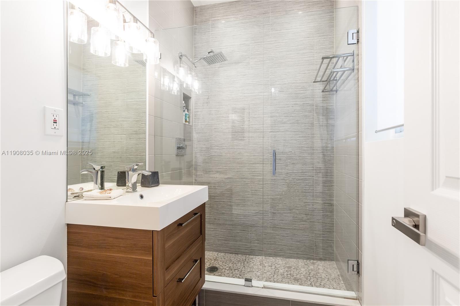 BRICKELL ESTATES - Residential Lease