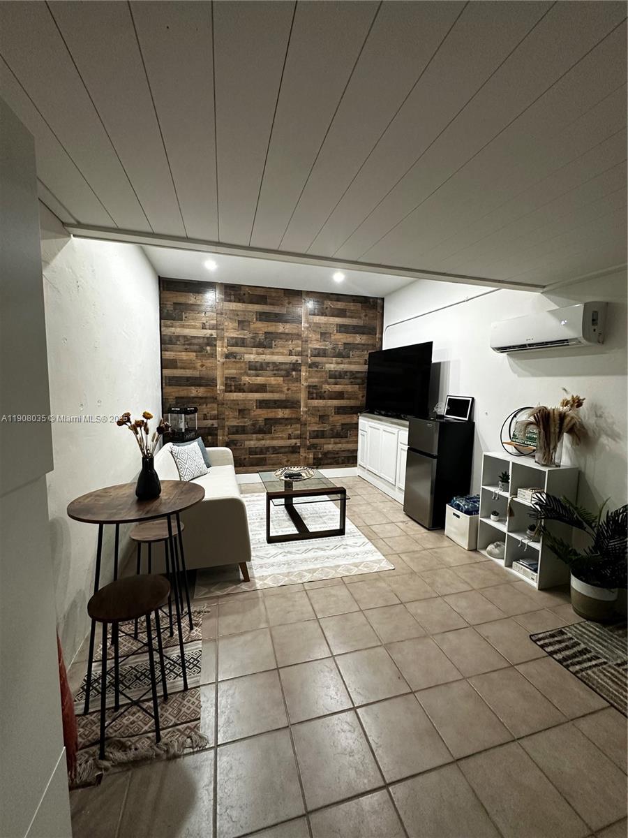 BRICKELL ESTATES - Residential Lease