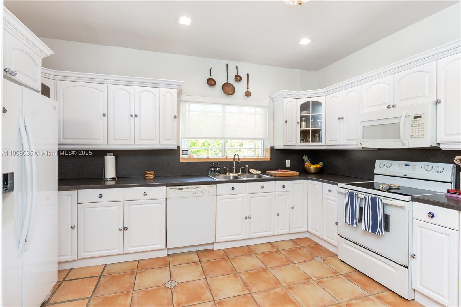 BRICKELL ESTATES - Residential Lease