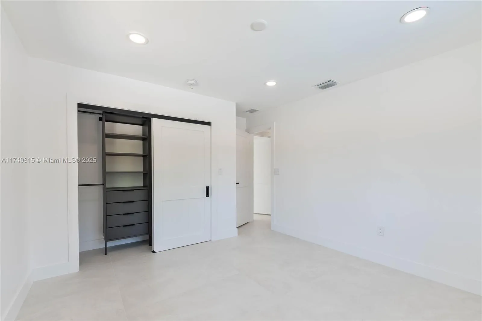 Palmetto Bay, Florida 33158, United States, 4 Bedrooms Bedrooms, ,3 BathroomsBathrooms,Residential,Active,7643