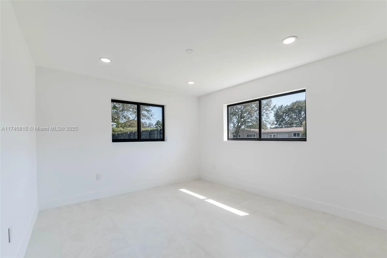 Palmetto Bay, Florida 33158, United States, 4 Bedrooms Bedrooms, ,3 BathroomsBathrooms,Residential,Active,7643