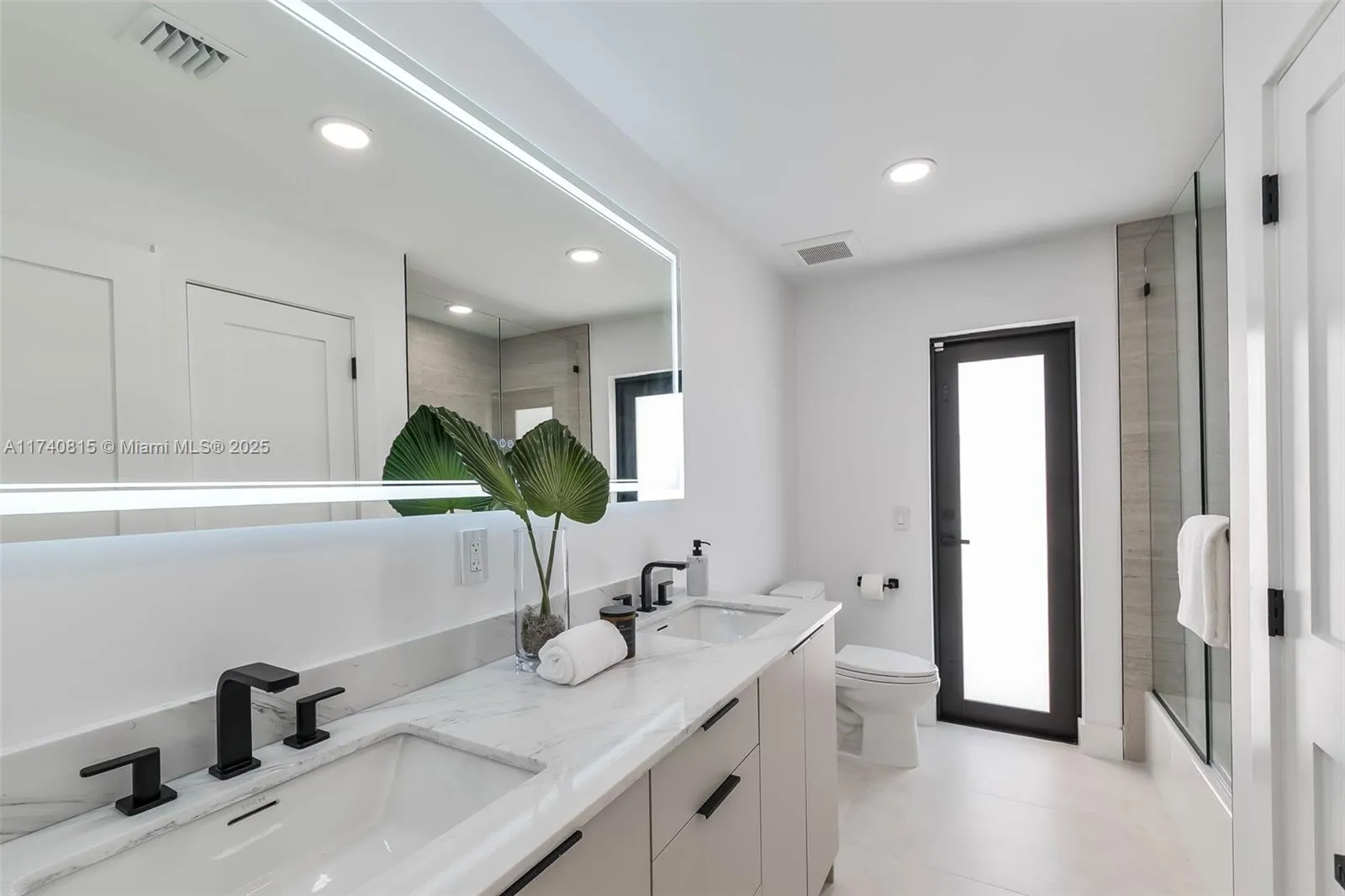 Palmetto Bay, Florida 33158, United States, 4 Bedrooms Bedrooms, ,3 BathroomsBathrooms,Residential,Active,7643