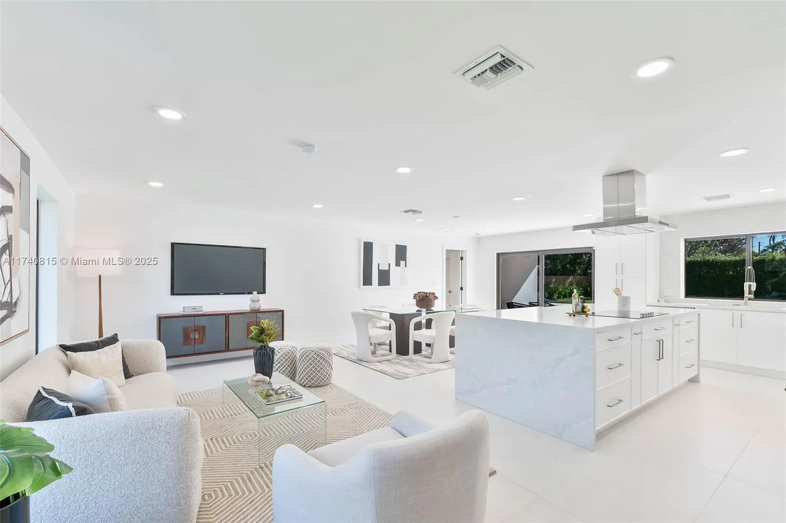 Palmetto Bay, Florida 33158, United States, 4 Bedrooms Bedrooms, ,3 BathroomsBathrooms,Residential,Active,7643