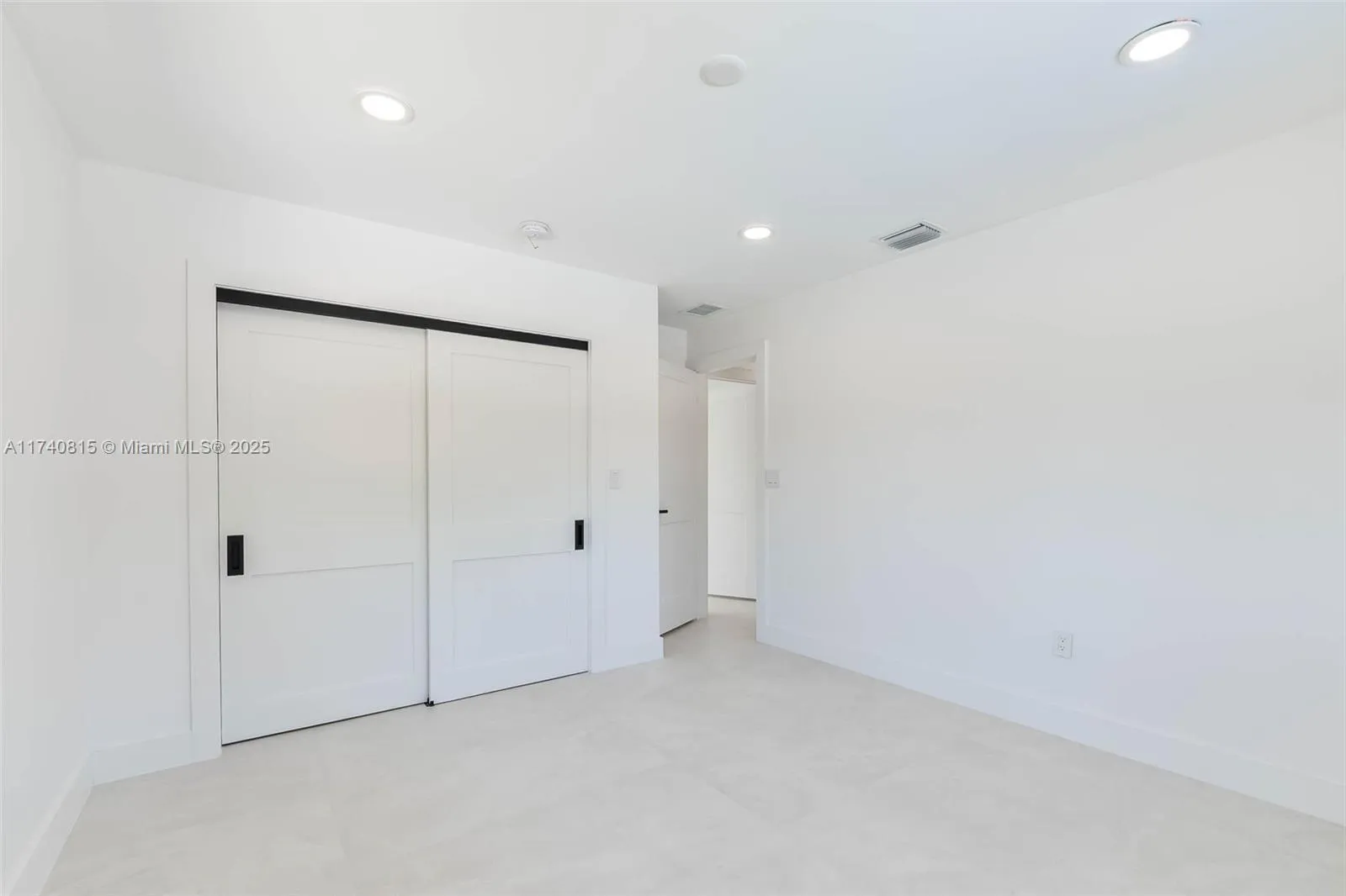 Palmetto Bay, Florida 33158, United States, 4 Bedrooms Bedrooms, ,3 BathroomsBathrooms,Residential,Active,7643