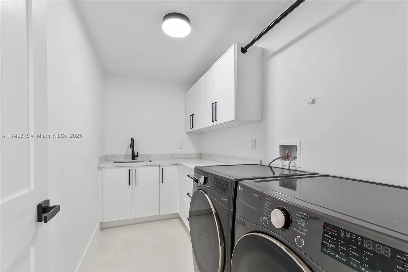 Palmetto Bay, Florida 33158, United States, 4 Bedrooms Bedrooms, ,3 BathroomsBathrooms,Residential,Active,7643