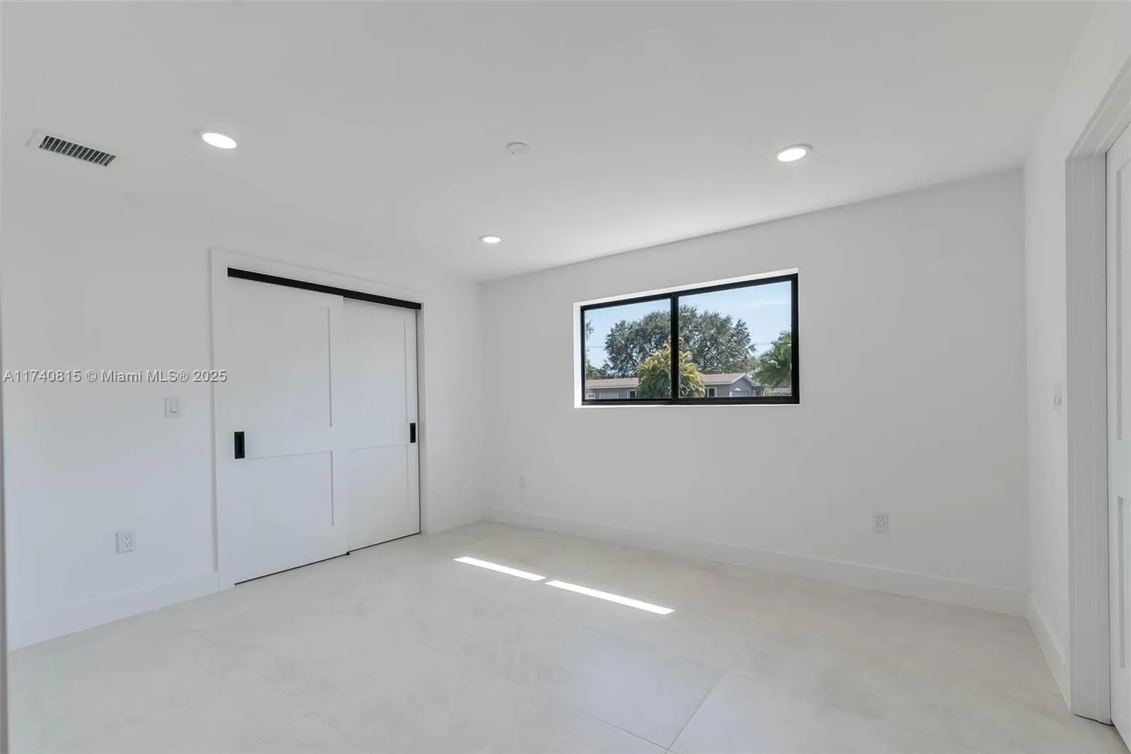 Palmetto Bay, Florida 33158, United States, 4 Bedrooms Bedrooms, ,3 BathroomsBathrooms,Residential,Active,7643