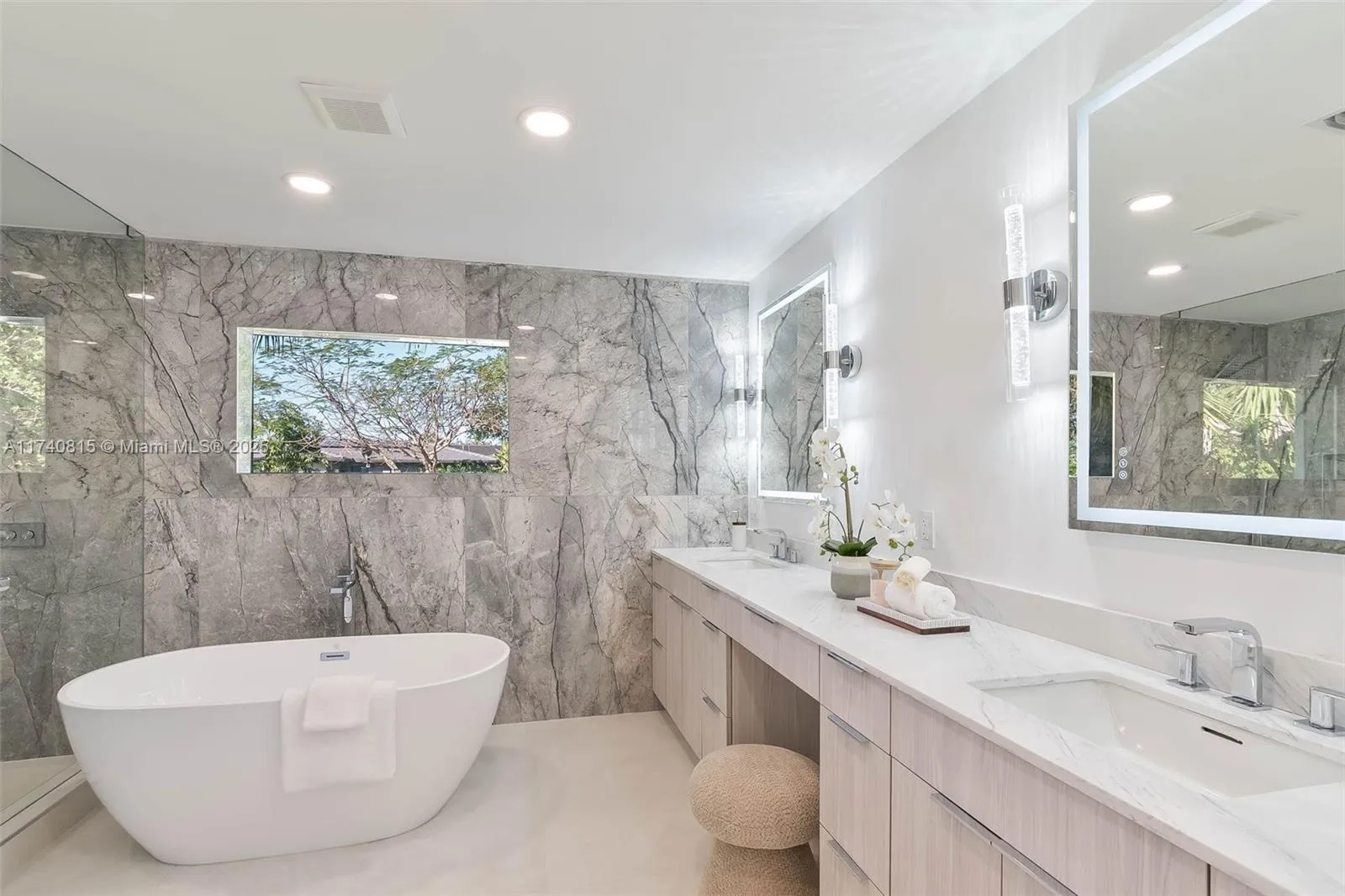 Palmetto Bay, Florida 33158, United States, 4 Bedrooms Bedrooms, ,3 BathroomsBathrooms,Residential,Active,7643