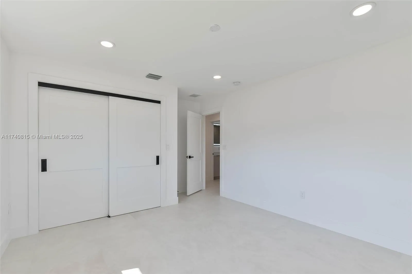 Palmetto Bay, Florida 33158, United States, 4 Bedrooms Bedrooms, ,3 BathroomsBathrooms,Residential,Active,7643