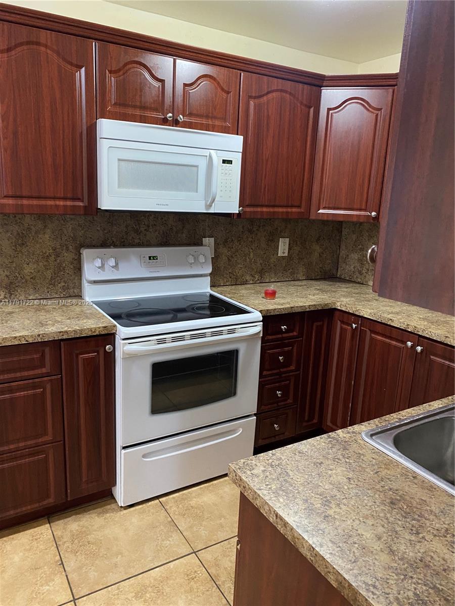 31 NE 12th Ave 31