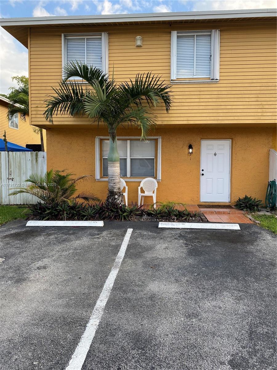 31 Ne 12th Ave 31, Homestead, Miami-Dade County, Florida - 3 Bedrooms  
2 Bathrooms - 