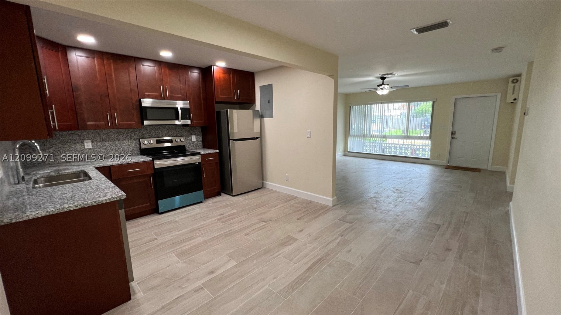 2561 NE 10th Ct 2561