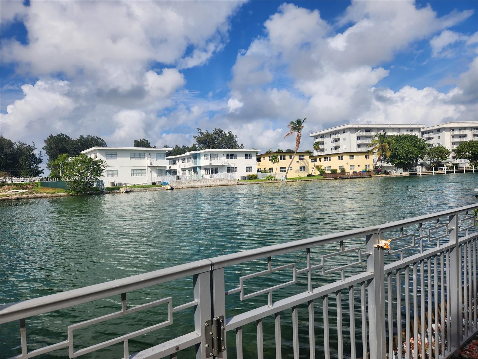 1239 Marseille Dr 4