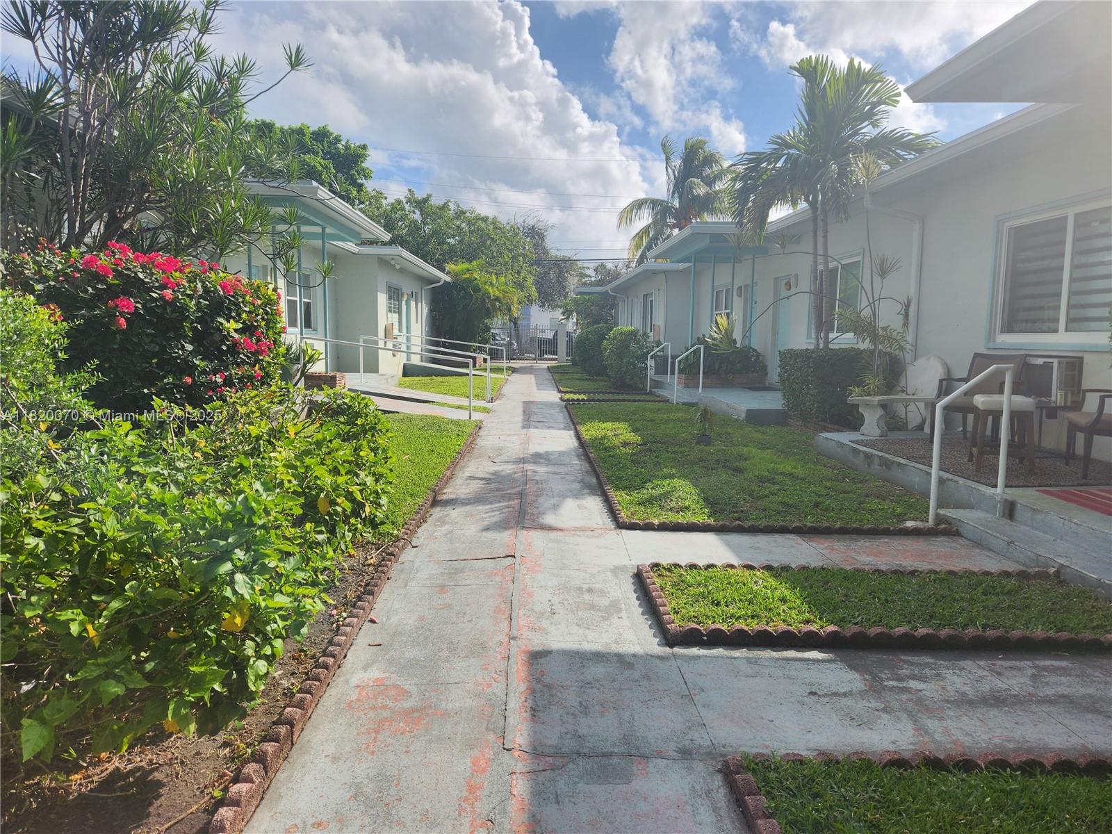 1239 Marseille Dr 4