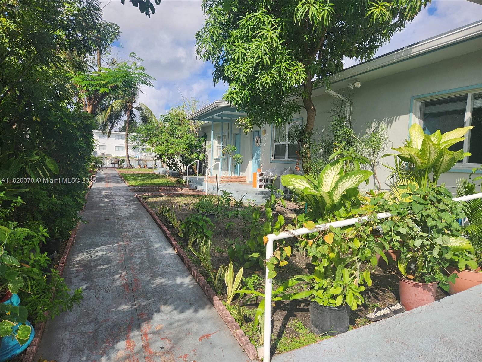 1239 Marseille Dr 4