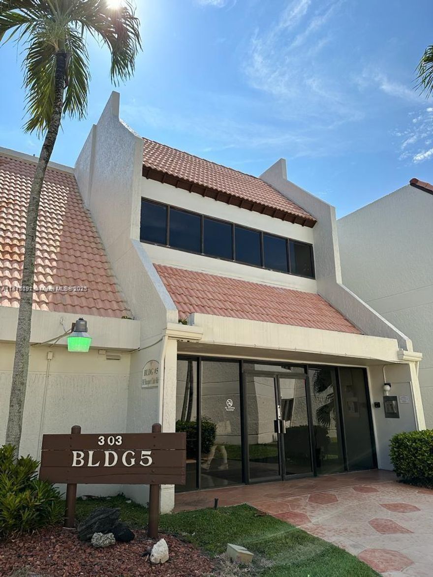 Beautiful 1 bed / 1 bath unit in the heart of Weston with serene canal views. Updated kitchen and tile floors throughout. Located in a quiet and well-maintained community. Top-rated A+ schools nearby, close to major highways and shopping centers for added convenience. Enjoy the peaceful lifestyle of Weston while being minutes from everything. Don’t miss this opportunity.