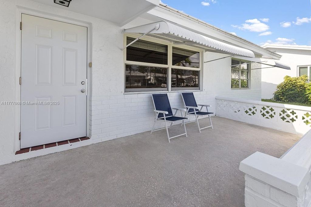 Photo of 1902 SW Roma Way, Boynton Beach, FL 33426 (MLS # A11777868)