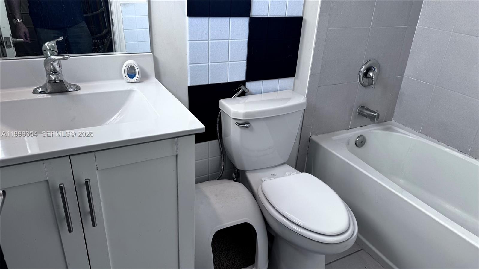 VIA VENTURA NEIGHBORHOOD - Residential