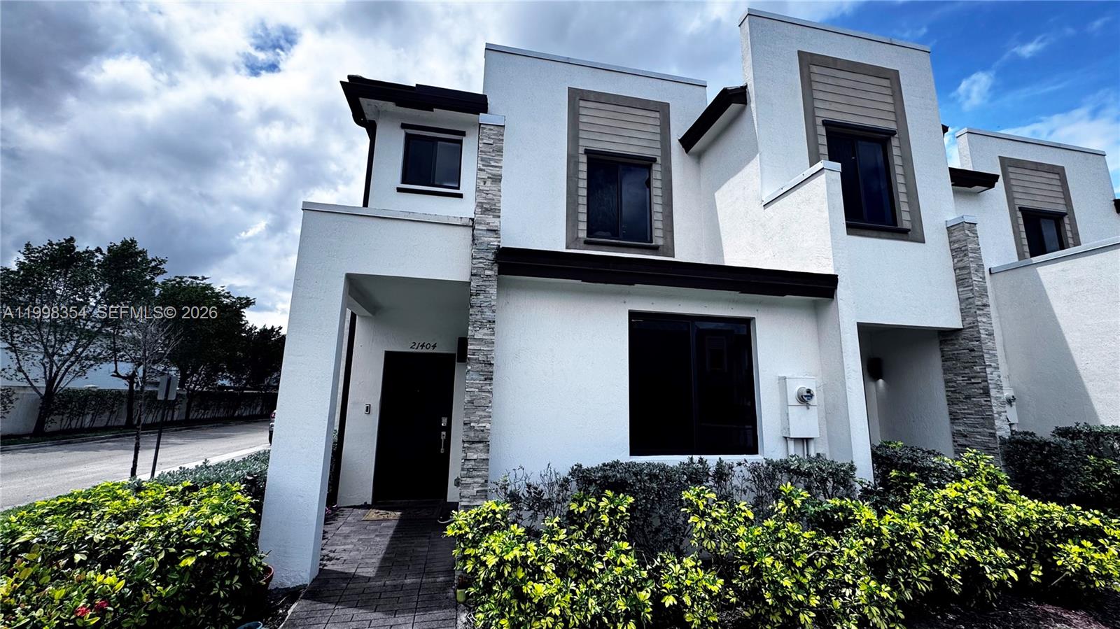 VIA VENTURA NEIGHBORHOOD - Residential