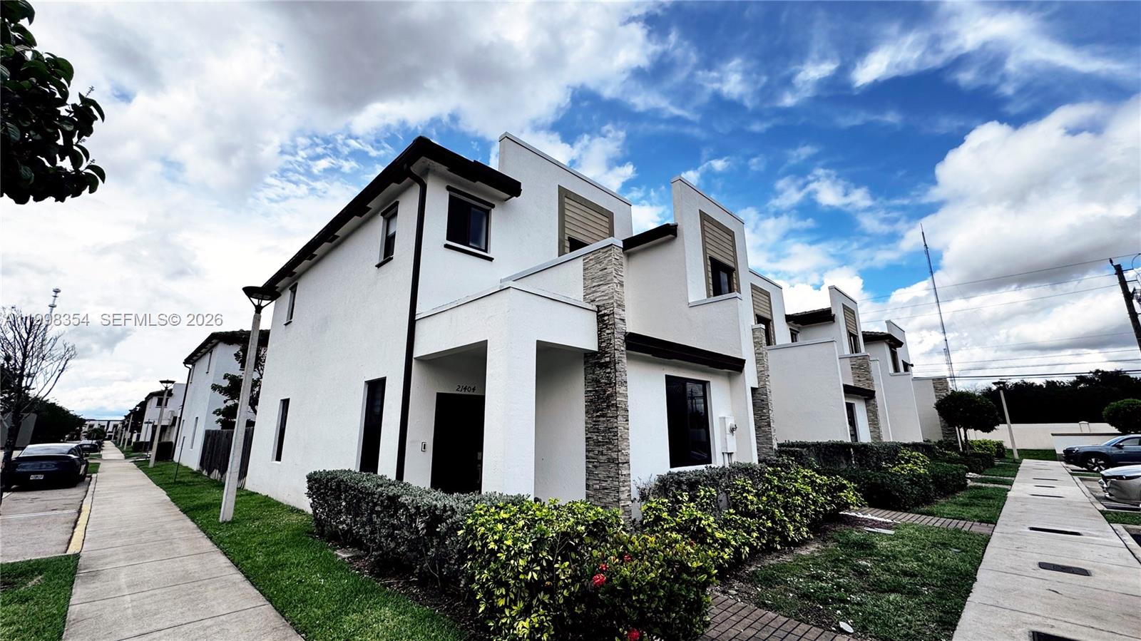 VIA VENTURA NEIGHBORHOOD - Residential