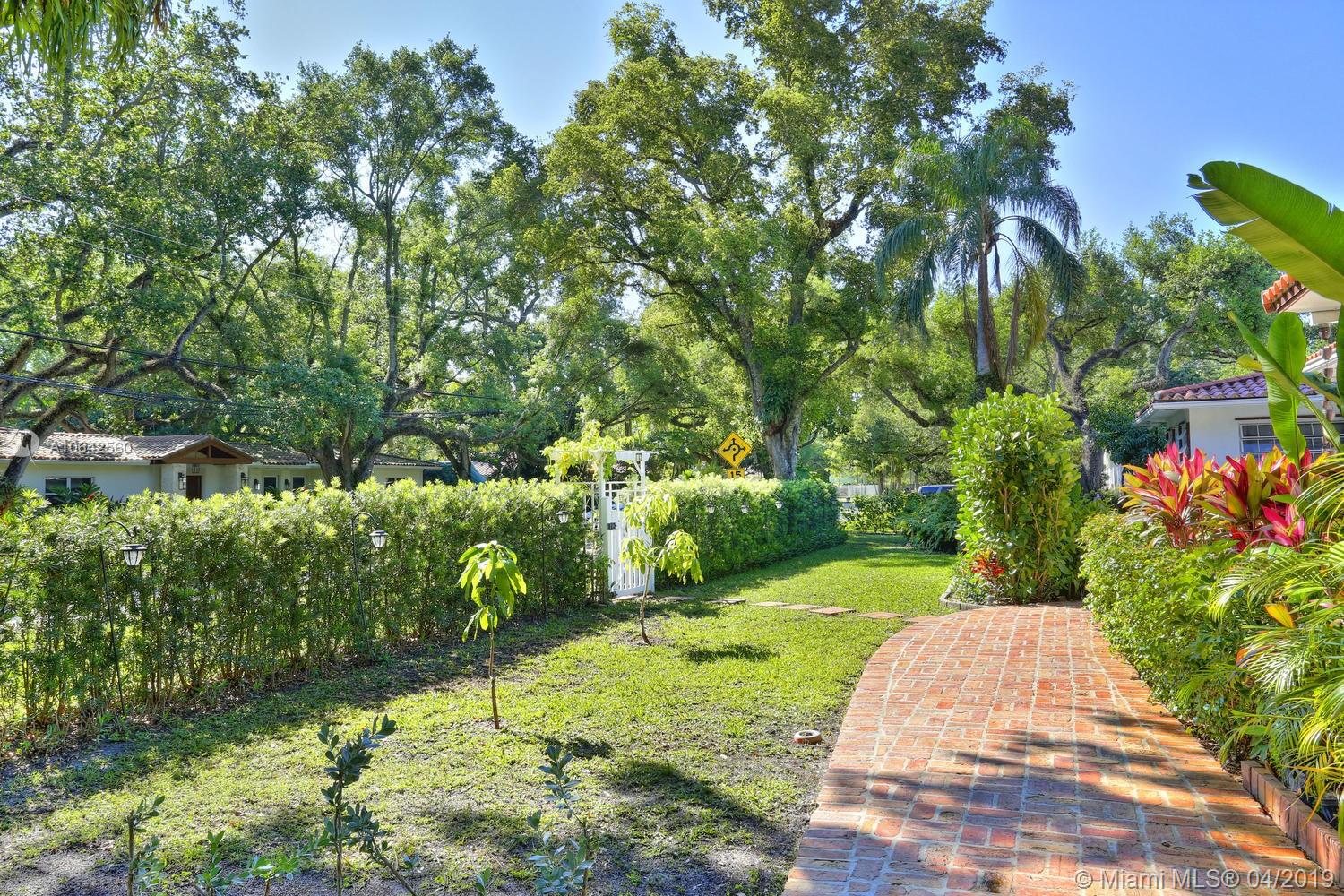 CORAL GABLES BISC BAY SEC - Residential