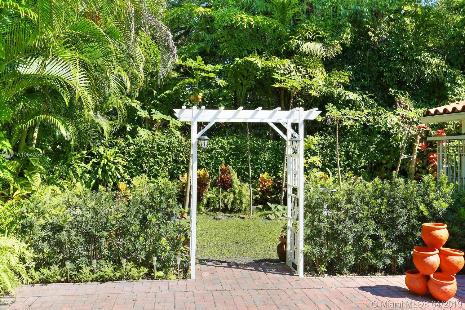 CORAL GABLES BISC BAY SEC - Residential