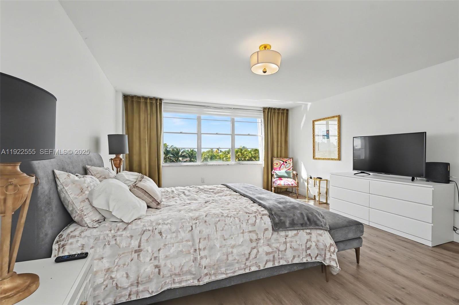 10000 PLAZA CONDO-NORTH T - Residential