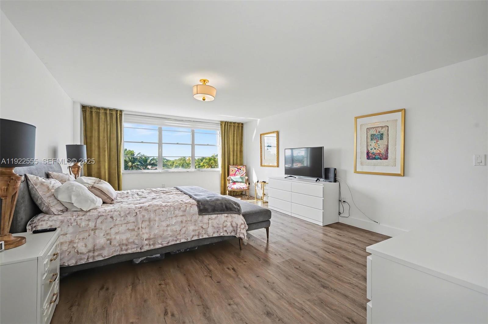 10000 PLAZA CONDO-NORTH T - Residential