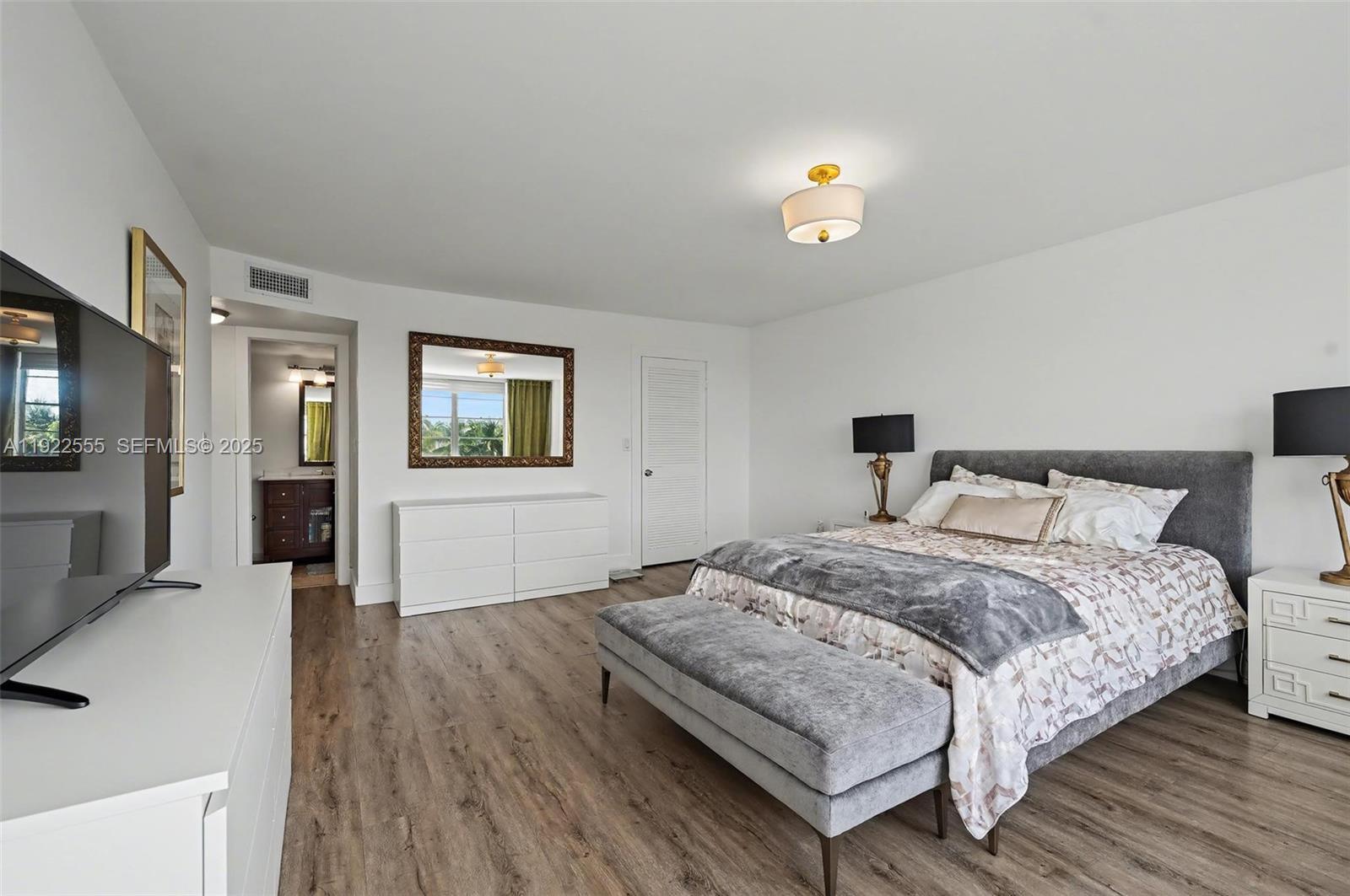 10000 PLAZA CONDO-NORTH T - Residential