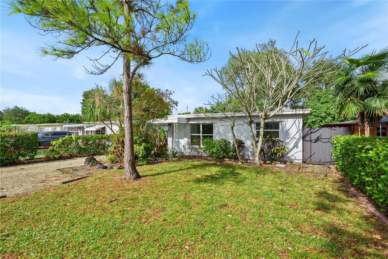 6321 Cleveland St, Hollywood, Broward County, Florida - 2 Bedrooms  
1 Bathrooms - 