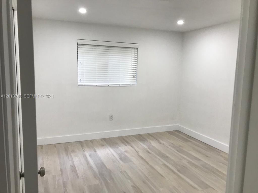 LINDI MANOR - Residential Lease