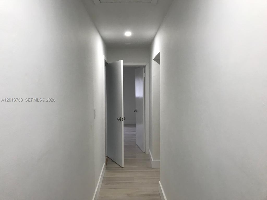 LINDI MANOR - Residential Lease