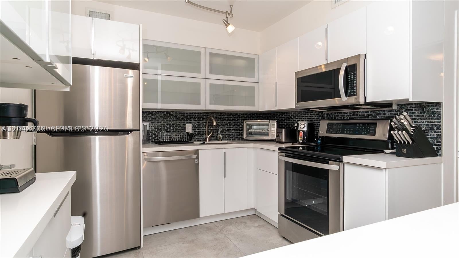5161 Collins Ave 811