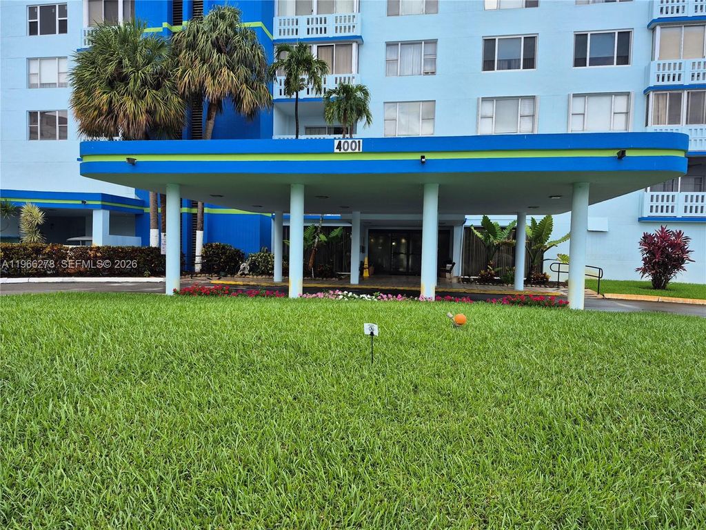 Photo of 4001 Hillcrest Dr #416, Hollywood, FL 33021 (MLS # A11966278)