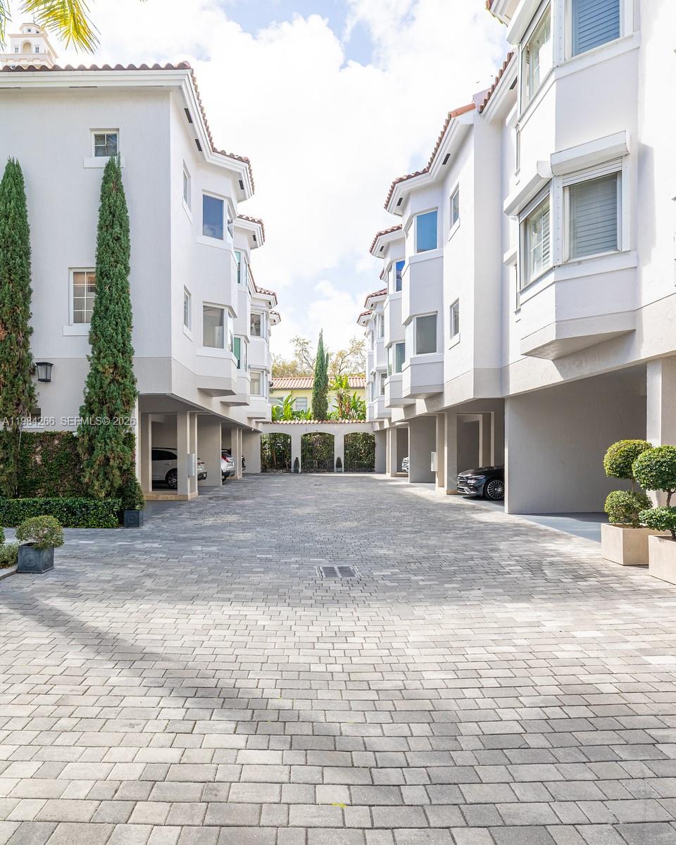 GABLES COURT TOWNHOMES CO - Residential