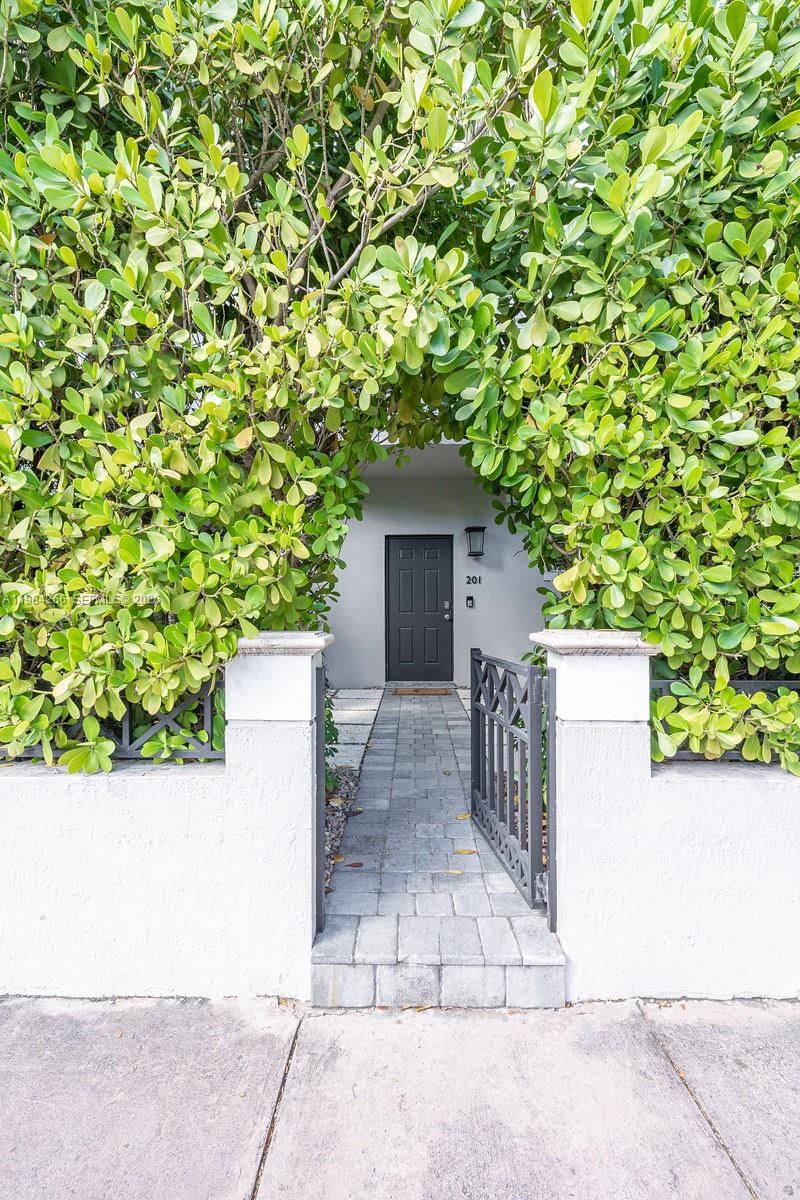 GABLES COURT TOWNHOMES CO - Residential