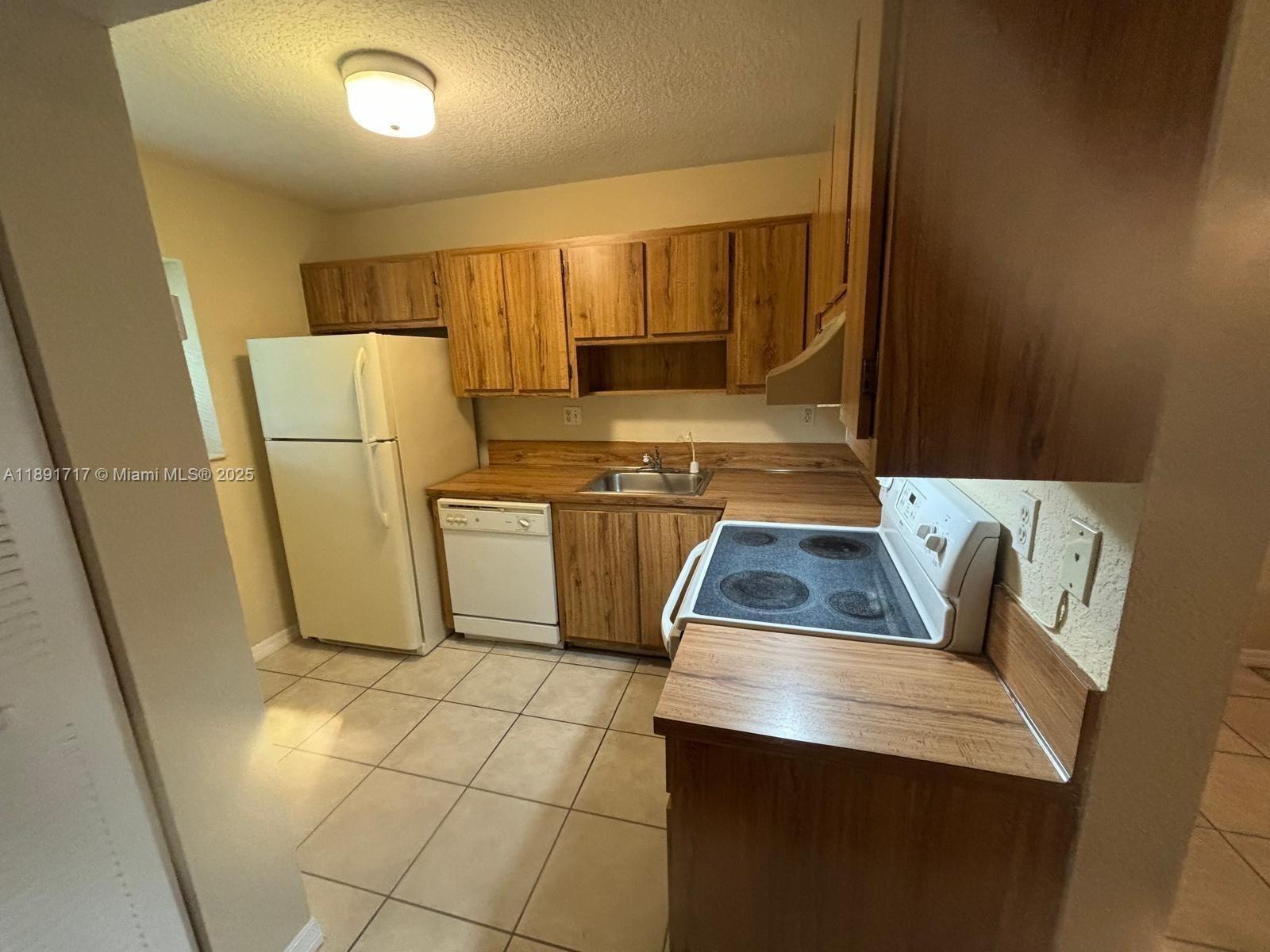 GARDENS NORTH SIX CONDO - Residential Lease