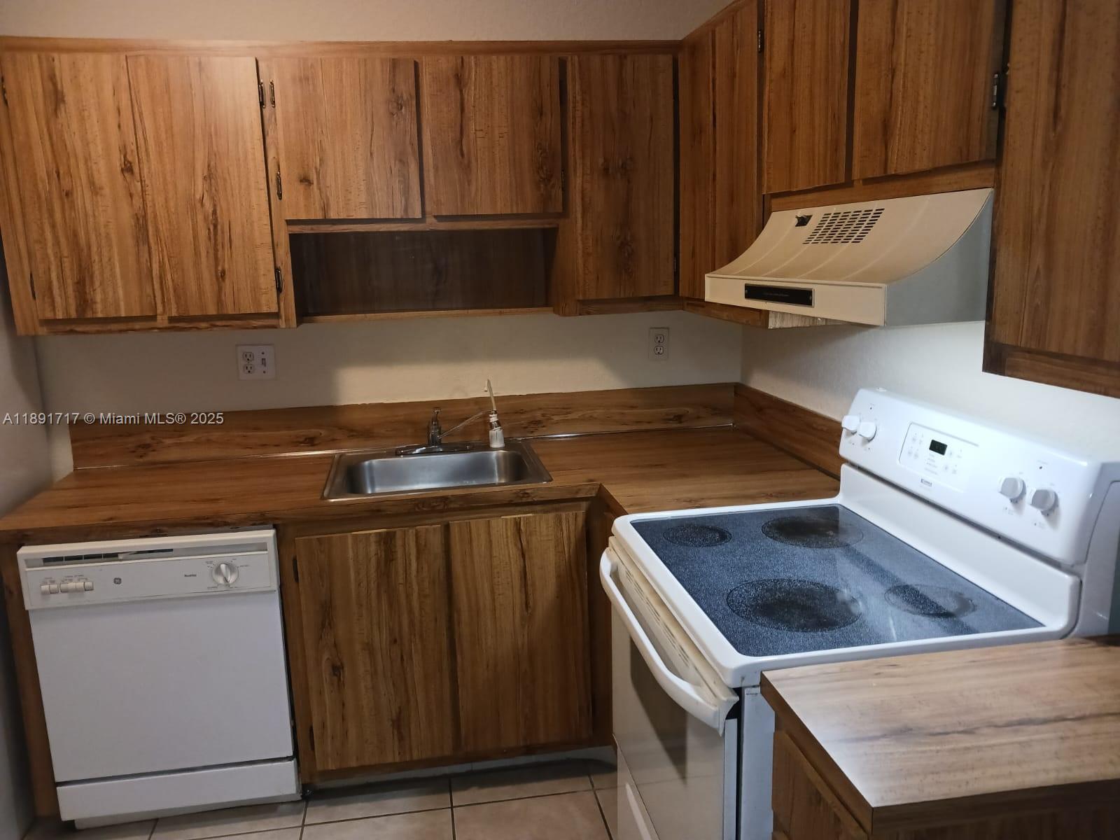 GARDENS NORTH SIX CONDO - Residential Lease