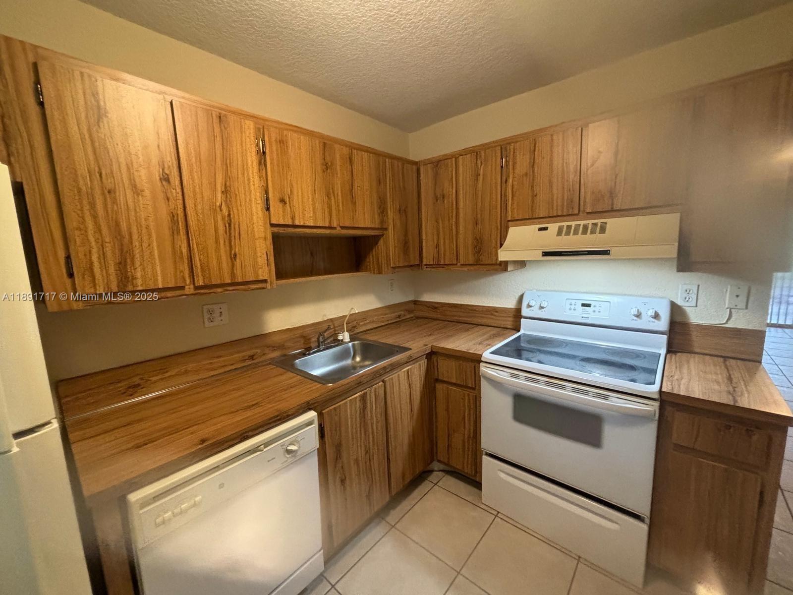 GARDENS NORTH SIX CONDO - Residential Lease