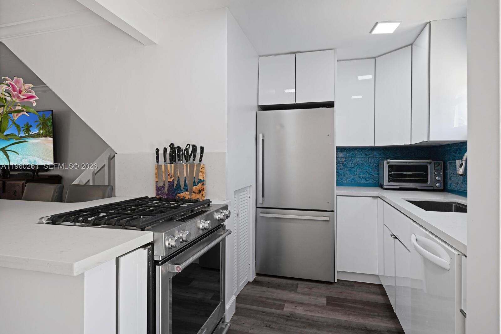 SUNSET PARK TOWN HOUSES - Residential