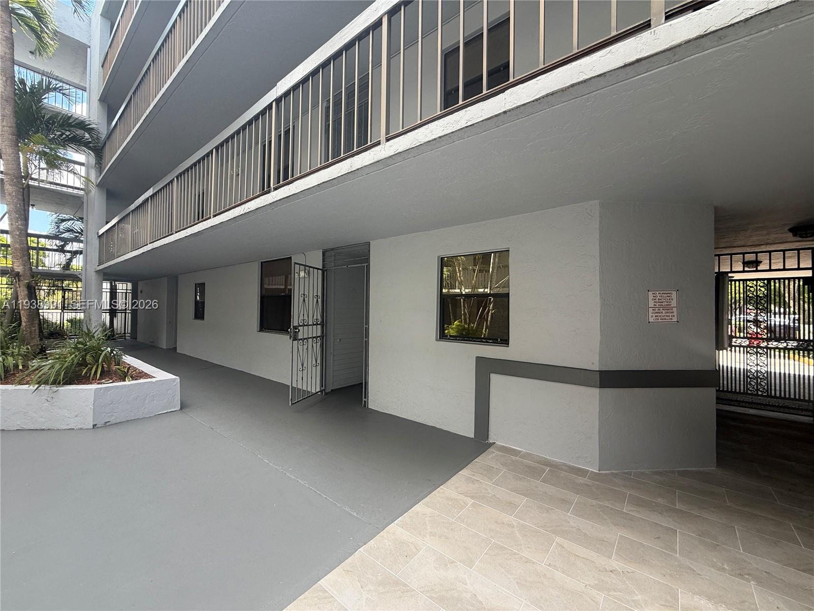 VISTA DEL LAGO CONDO PH I - Residential