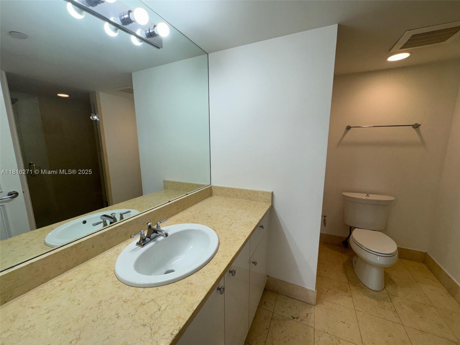 TURNBERRY VLG NO TOWER CO - Residential